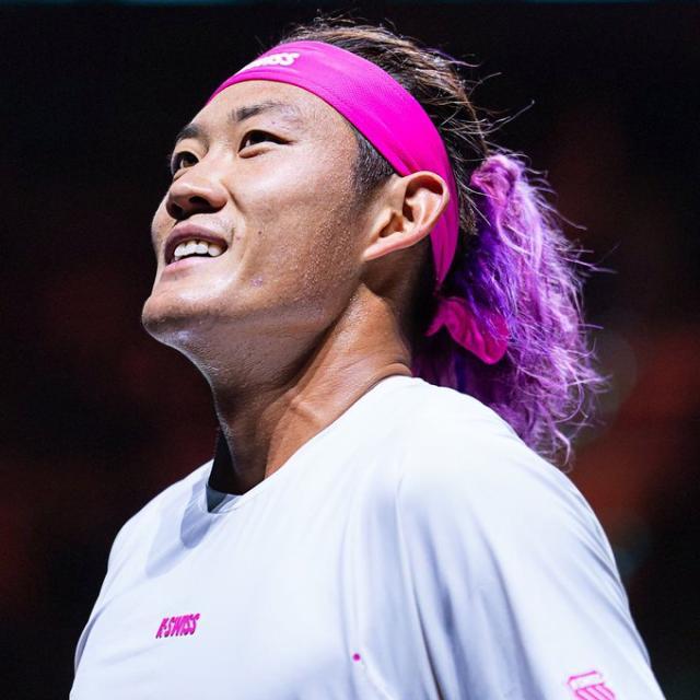 开云中国-张奔斗：紫发张之臻，马赛站紫气东来