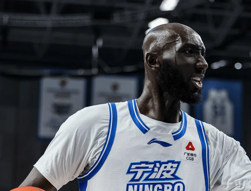 开云在线-法尔全场投篮6中6，罚球9中6得到18分10篮板3助攻