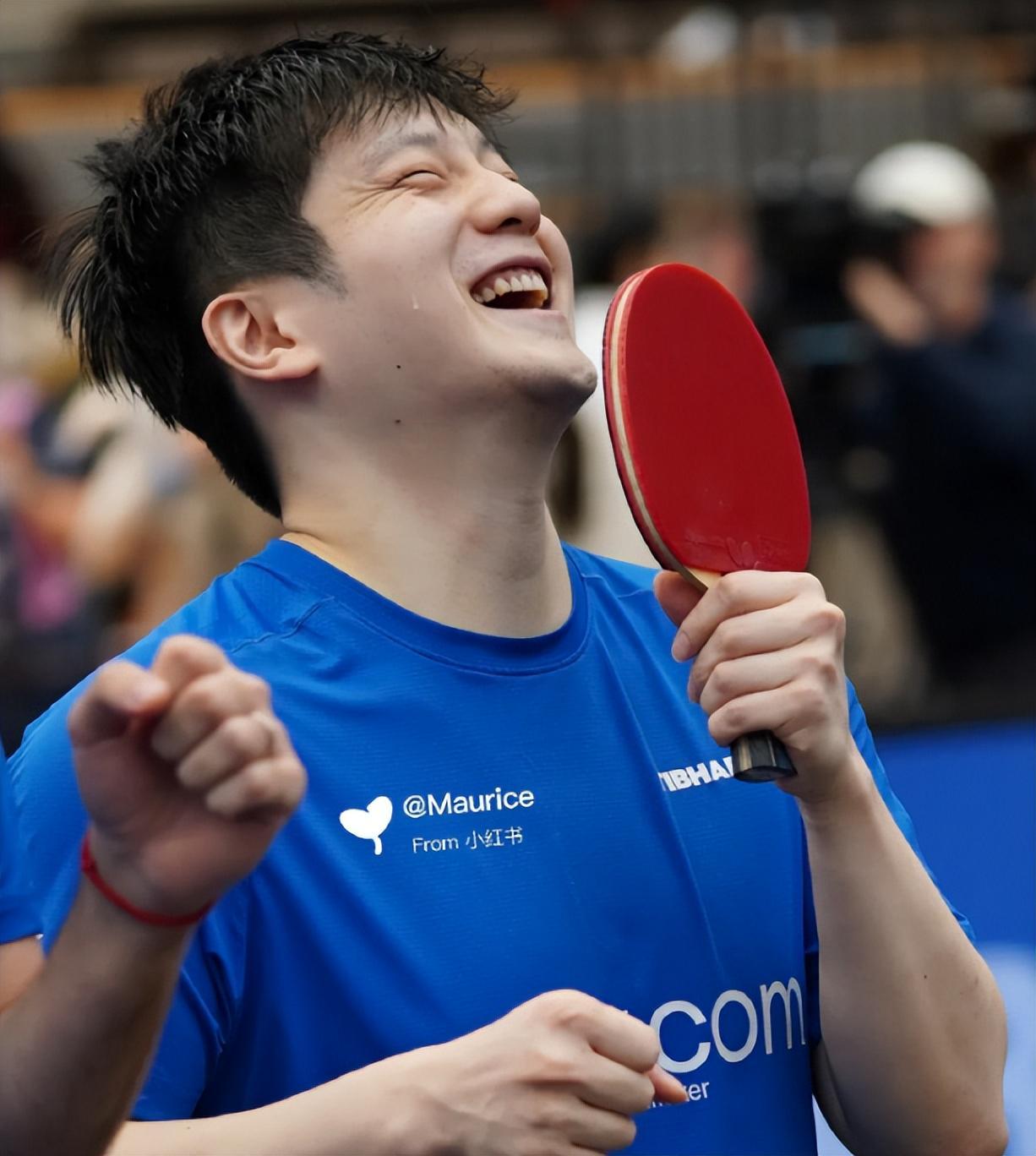 开云官网-发自内心大笑！樊振东在德甲打球身心愉悦 与领事合影后相谈甚欢